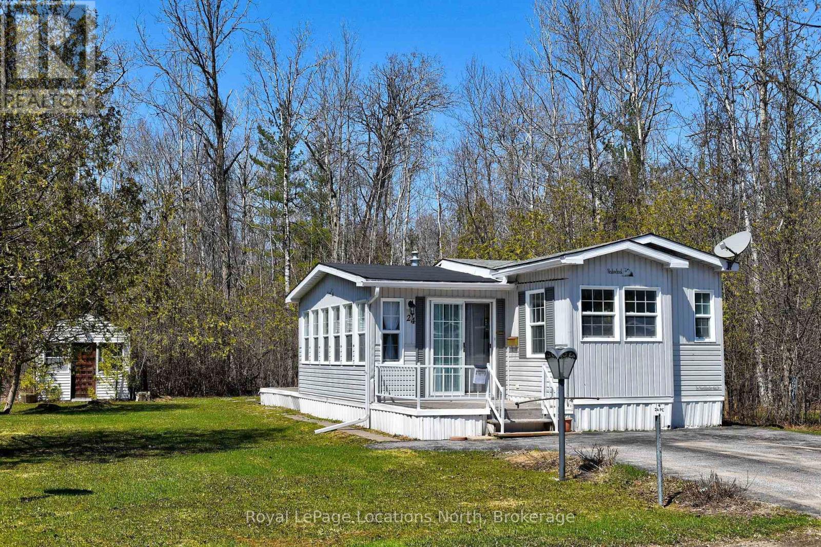 24 Prince Charles Avenue N, Springwater, Ontario  L0L 1P0 - Photo 2 - S12901452