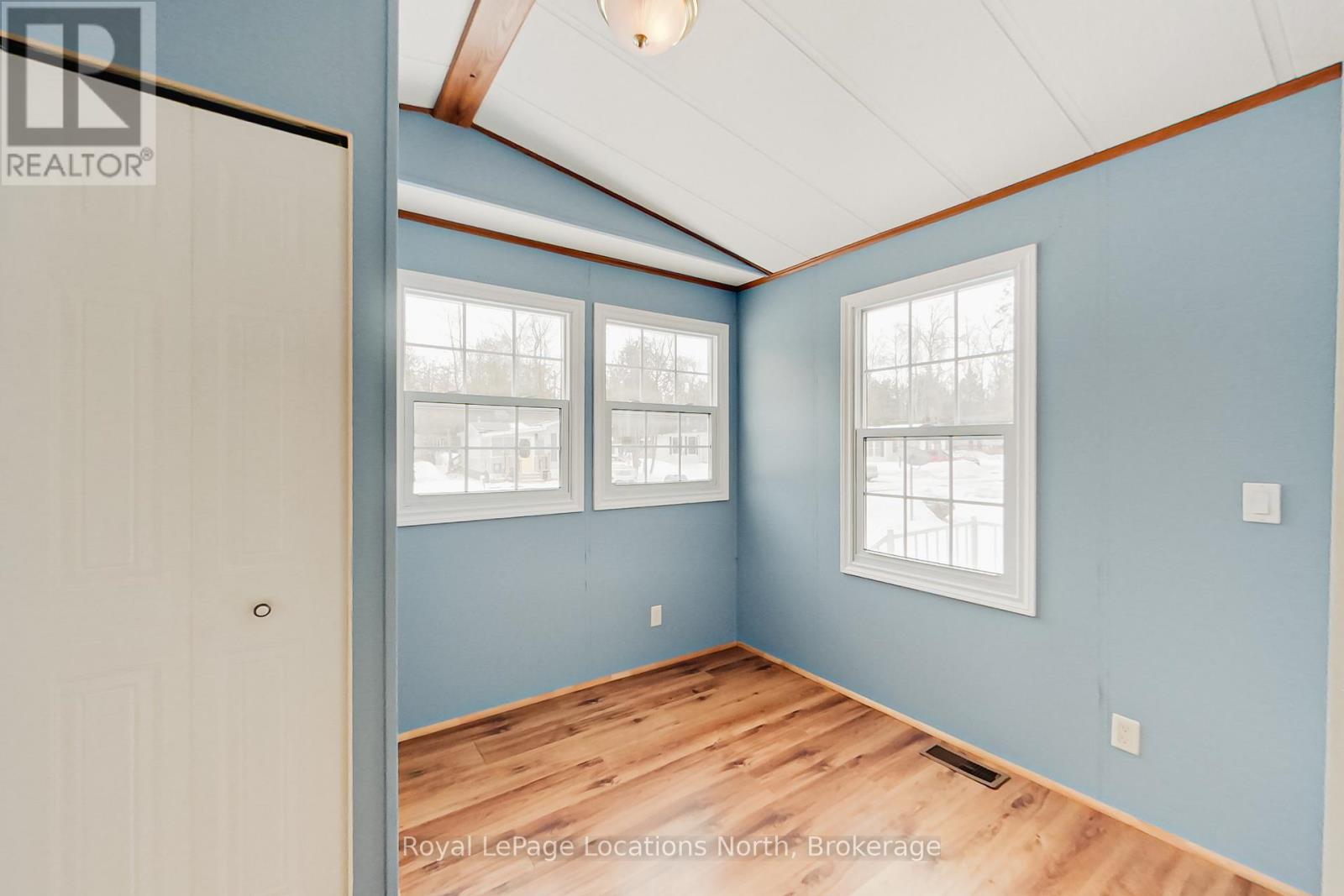 24 Prince Charles Avenue N, Springwater, Ontario  L0L 1P0 - Photo 8 - S12901452