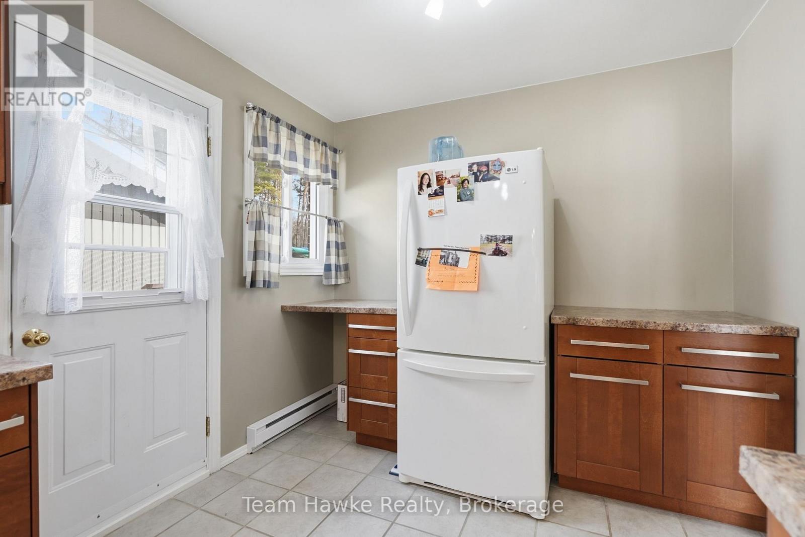 679 Simcoe Avenue, Tay, Ontario  L0K 1R0 - Photo 12 - S12945100