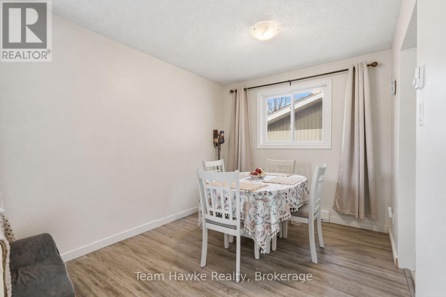 679 Simcoe Avenue, Tay, Ontario  L0K 1R0 - Photo 8 - S12945100