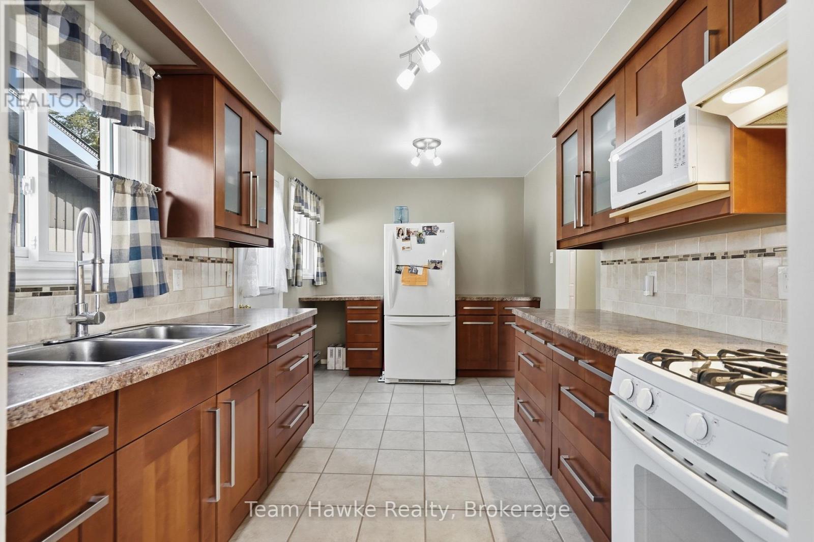 679 Simcoe Avenue, Tay, Ontario  L0K 1R0 - Photo 9 - S12945100