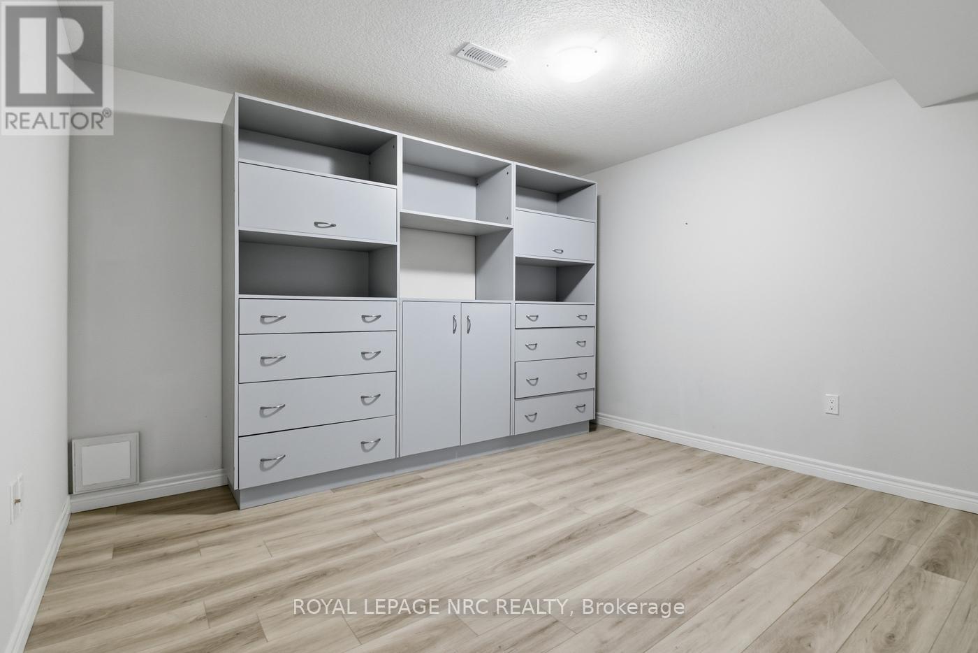 633 Winston Road, Grimsby, Ontario  L3M 0H4 - Photo 37 - X13024156