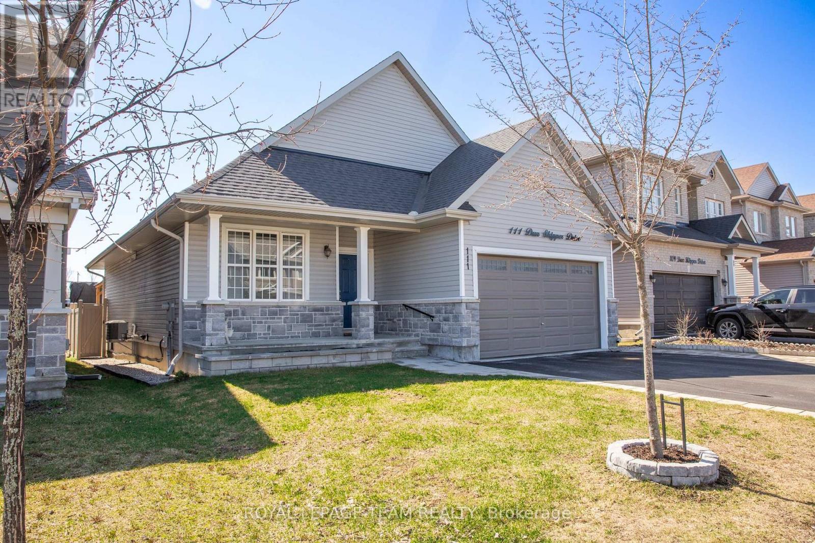 111 Dun Skipper Drive, Ottawa, Ontario  K1X 0G1 - Photo 3 - X12837782