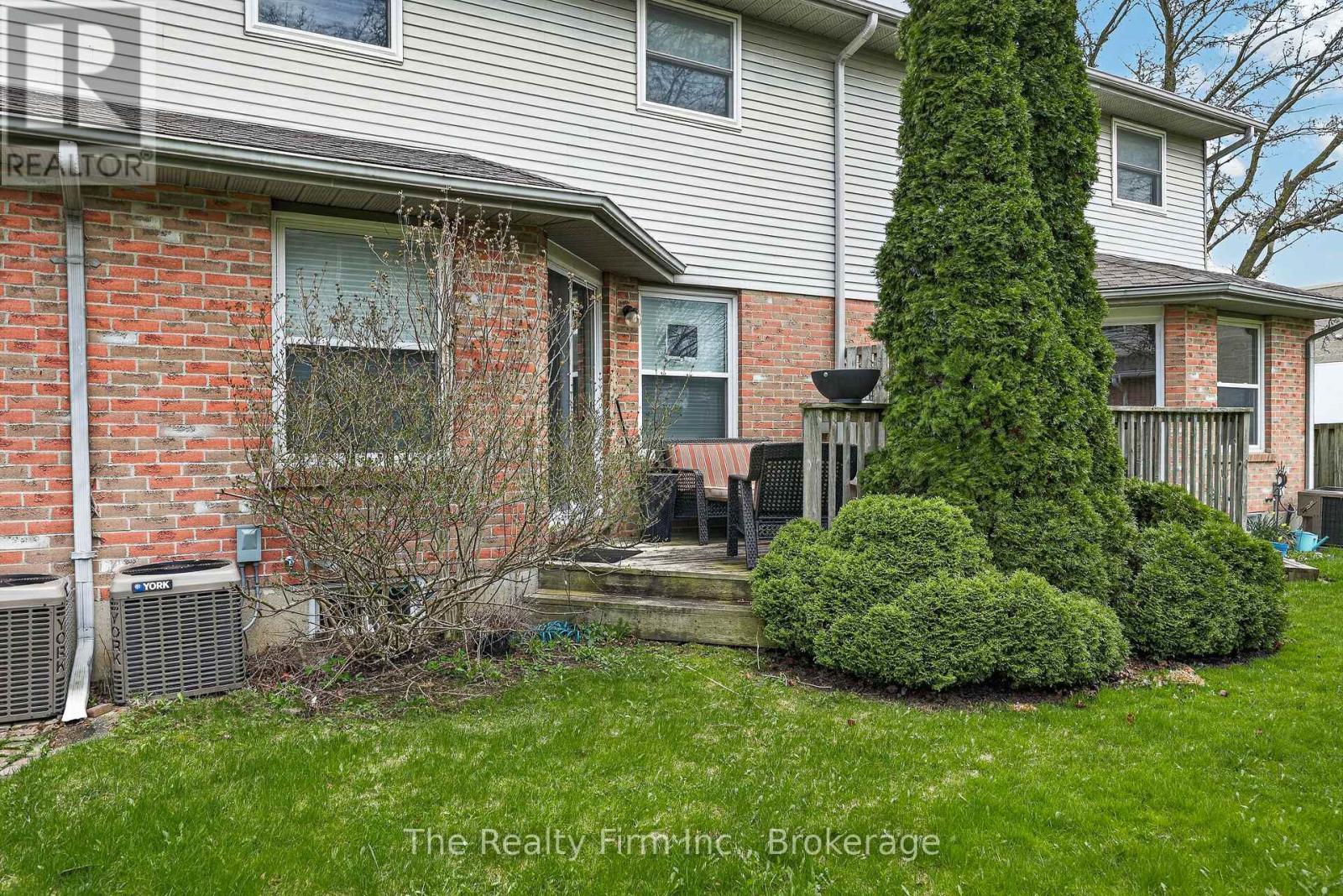 2 - 397 Springbank Avenue N, Woodstock, Ontario  N4T 1P8 - Photo 3 - X12847498