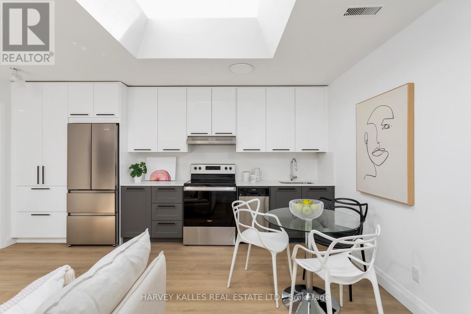 #2 FL3 - 1106 DUNDAS STREET W, Toronto, Ontario