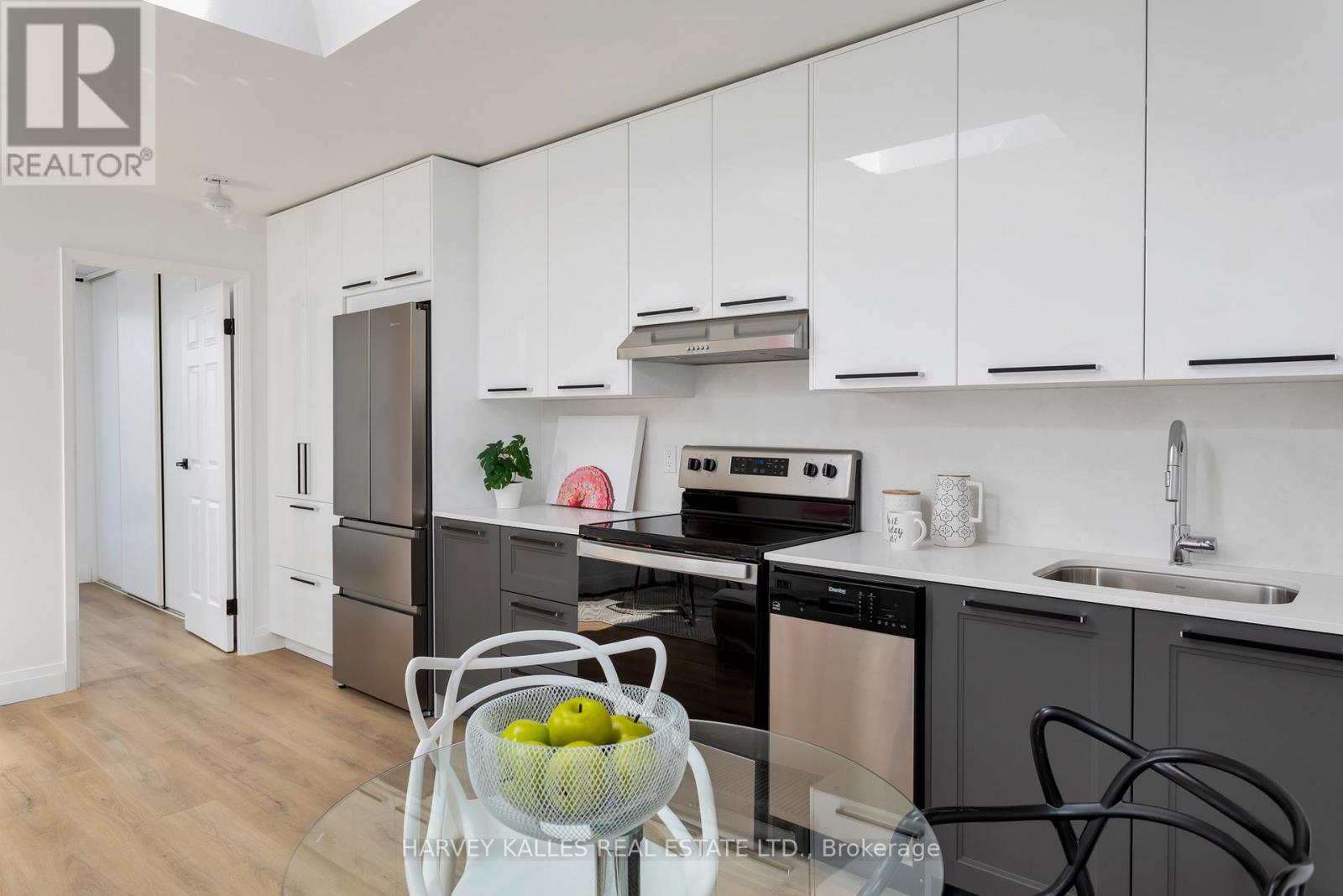 #2 Fl3 - 1106 Dundas Street W, Toronto, Ontario  M6J 1X2 - Photo 10 - C13024086