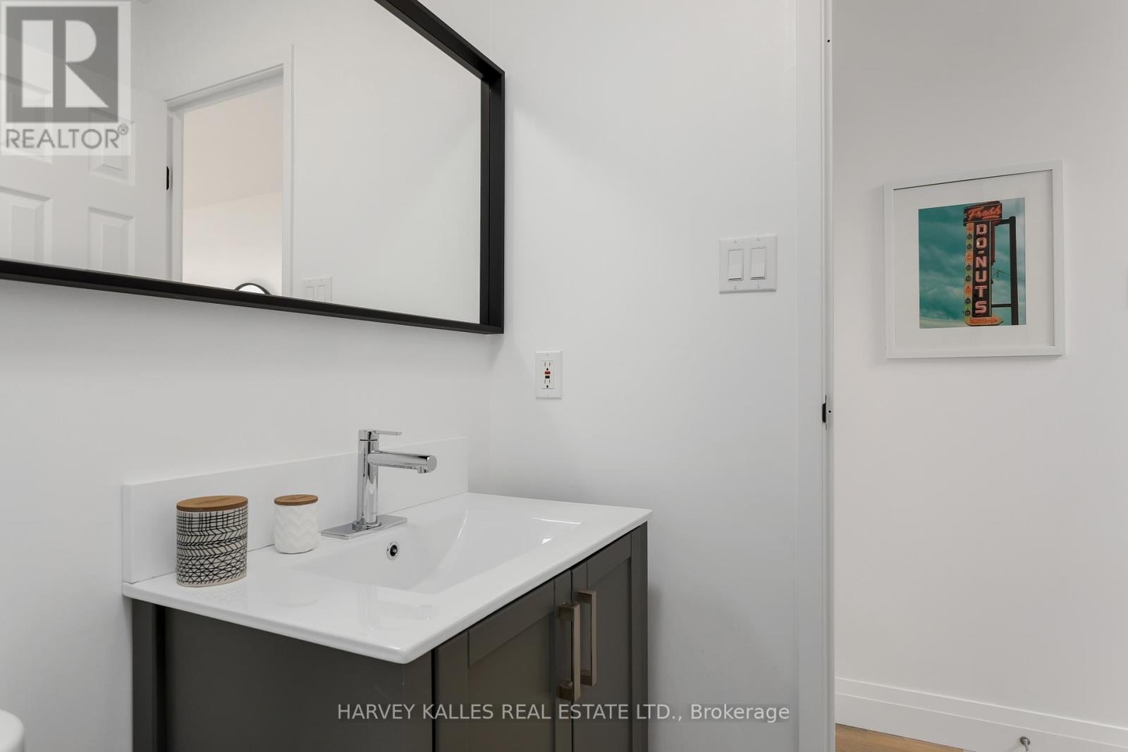 #2 Fl3 - 1106 Dundas Street W, Toronto, Ontario  M6J 1X2 - Photo 16 - C13024086