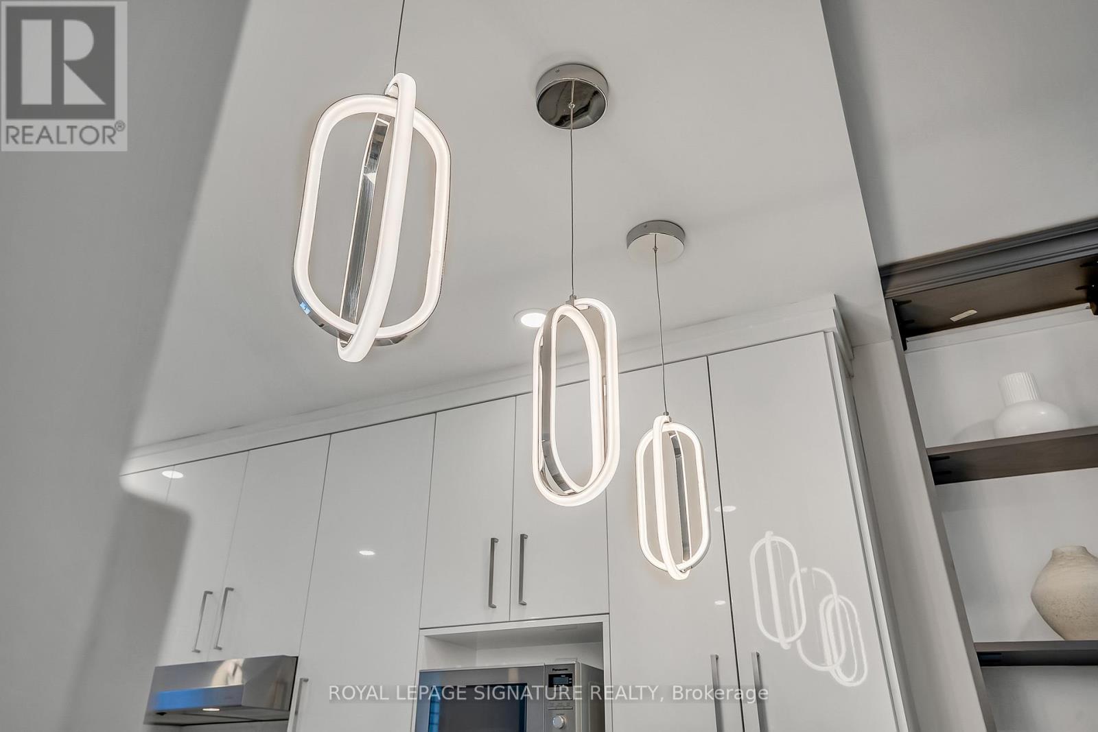 70 Clovelly Avenue, Toronto, Ontario  M6C 1Y3 - Photo 10 - C13024176