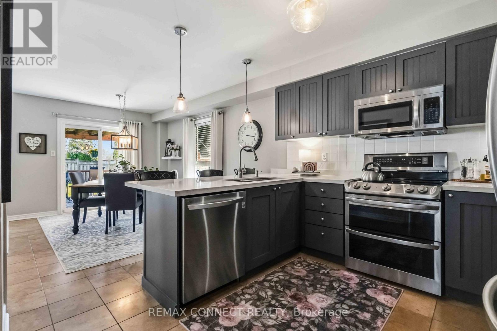 37 Duggan Avenue, Whitby, Ontario  L1M 1J1 - Photo 11 - E13023924