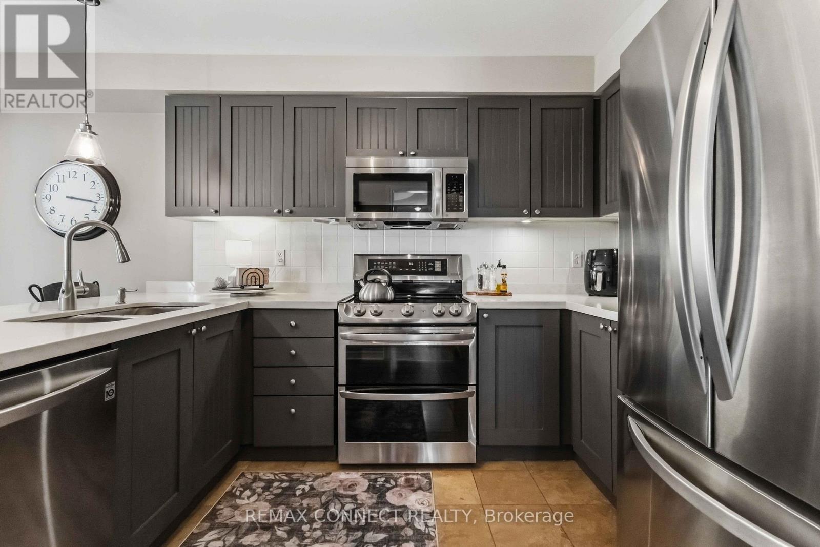 37 Duggan Avenue, Whitby, Ontario  L1M 1J1 - Photo 12 - E13023924