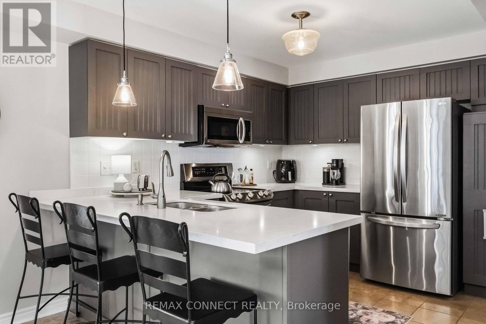 37 Duggan Avenue, Whitby, Ontario  L1M 1J1 - Photo 13 - E13023924