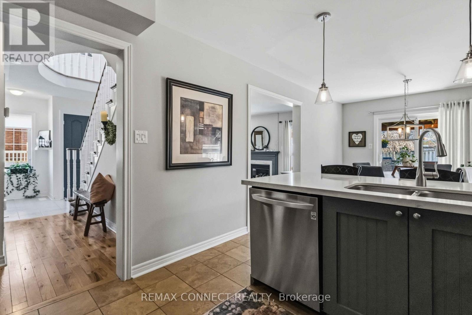 37 Duggan Avenue, Whitby, Ontario  L1M 1J1 - Photo 17 - E13023924