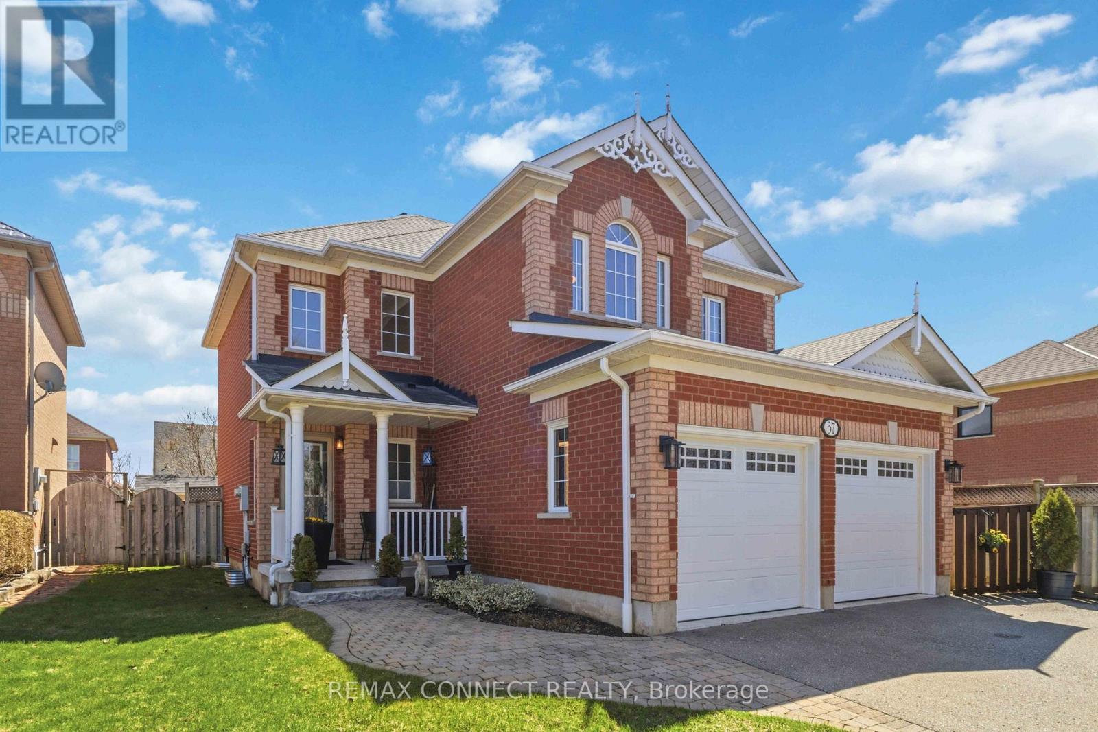 37 Duggan Avenue, Whitby, Ontario  L1M 1J1 - Photo 3 - E13023924