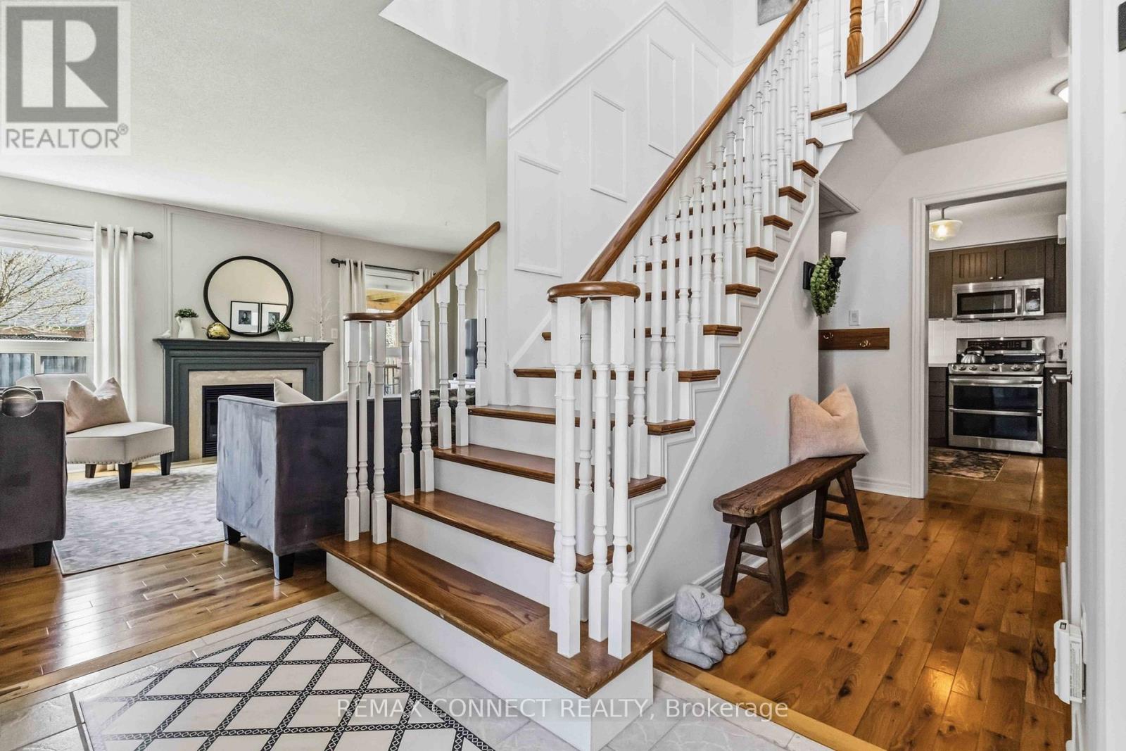 37 Duggan Avenue, Whitby, Ontario  L1M 1J1 - Photo 6 - E13023924