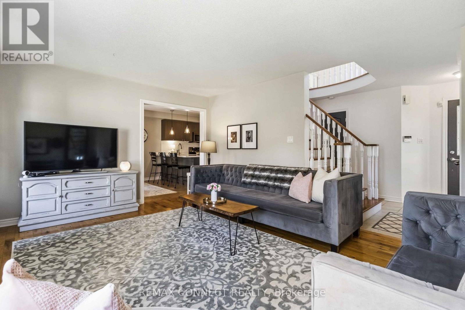 37 Duggan Avenue, Whitby, Ontario  L1M 1J1 - Photo 9 - E13023924