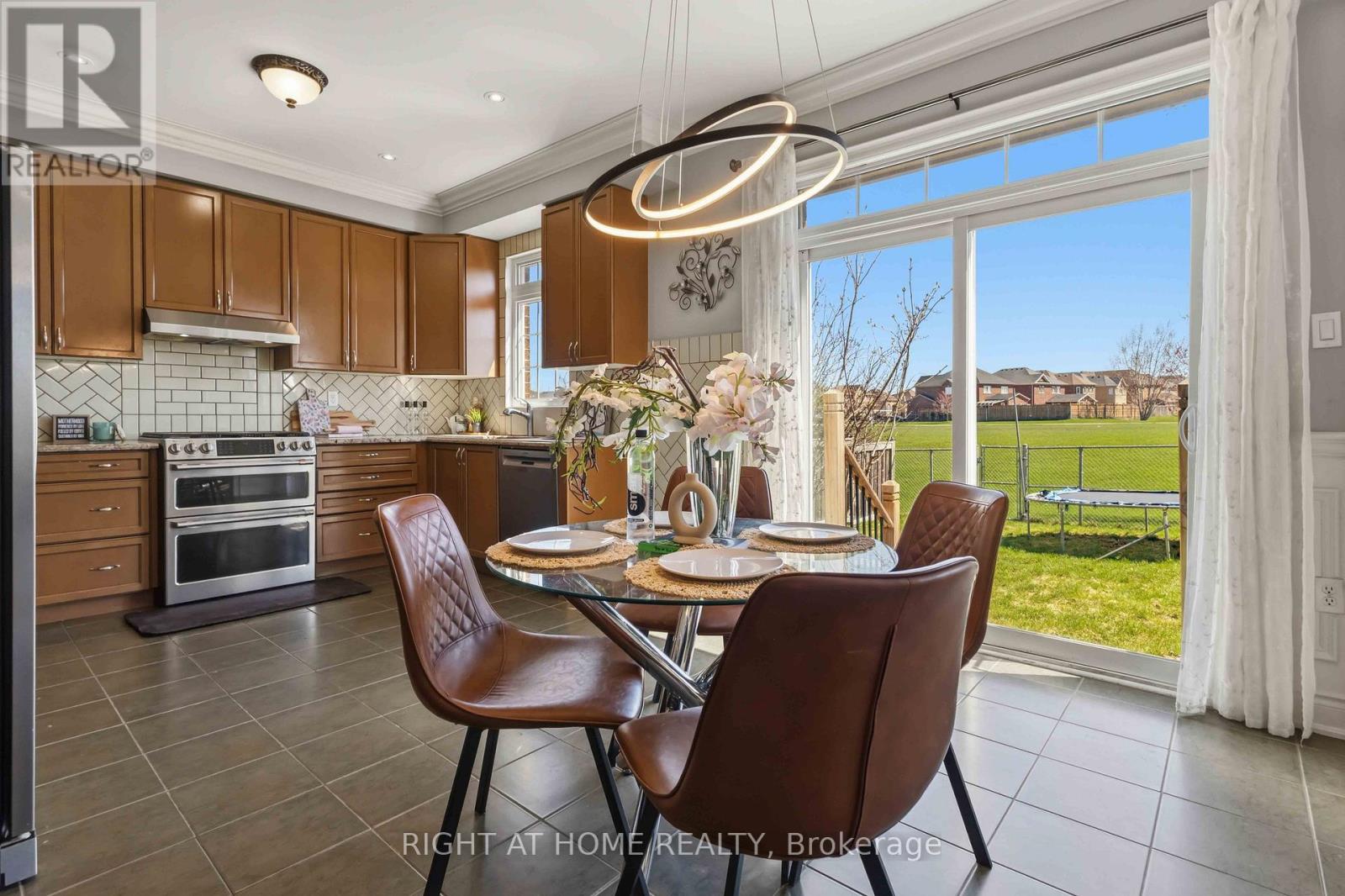 1649 Quail Run Drive, Oshawa, Ontario  L1K 0L9 - Photo 10 - E13024054