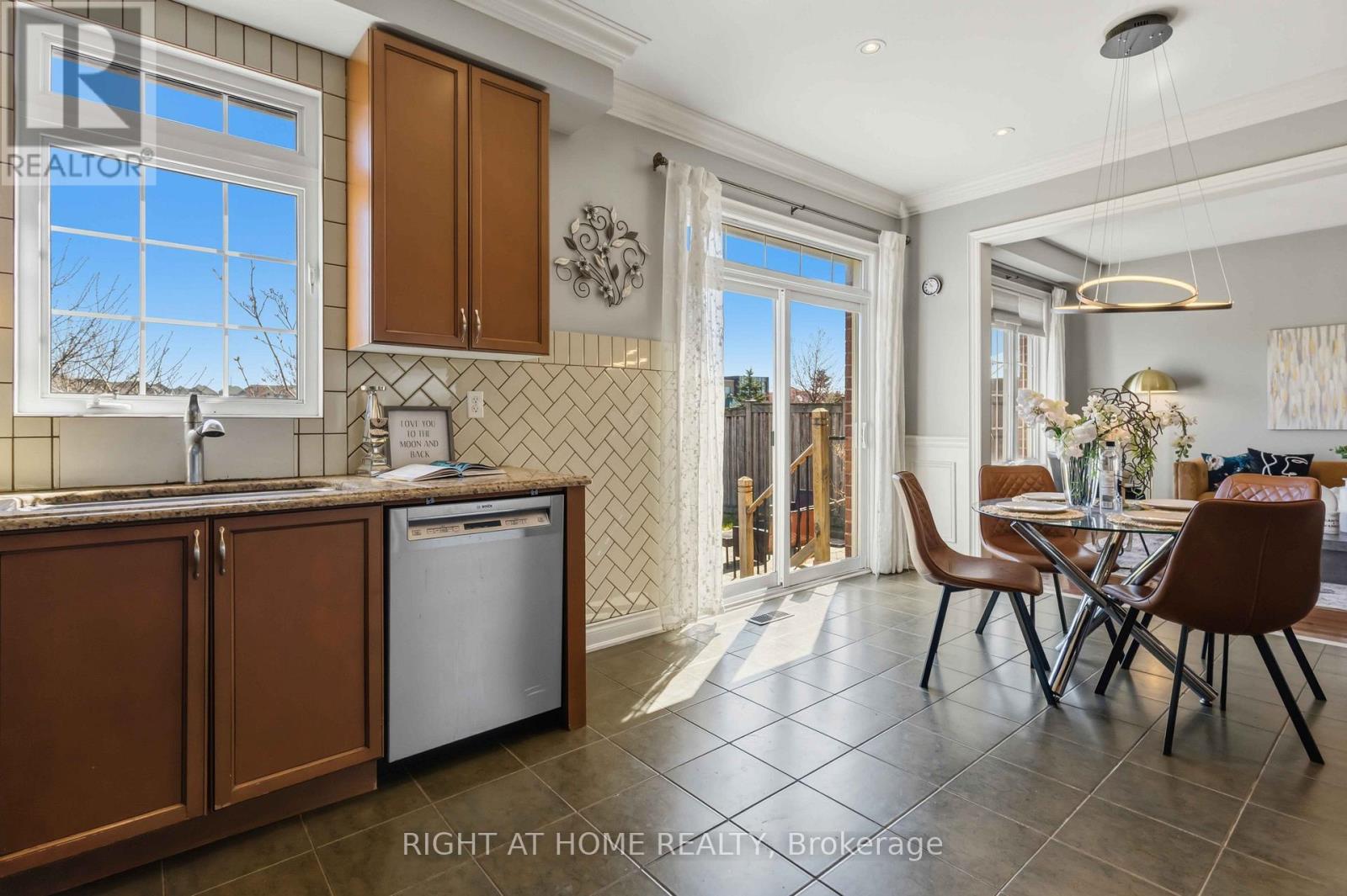 1649 Quail Run Drive, Oshawa, Ontario  L1K 0L9 - Photo 12 - E13024054