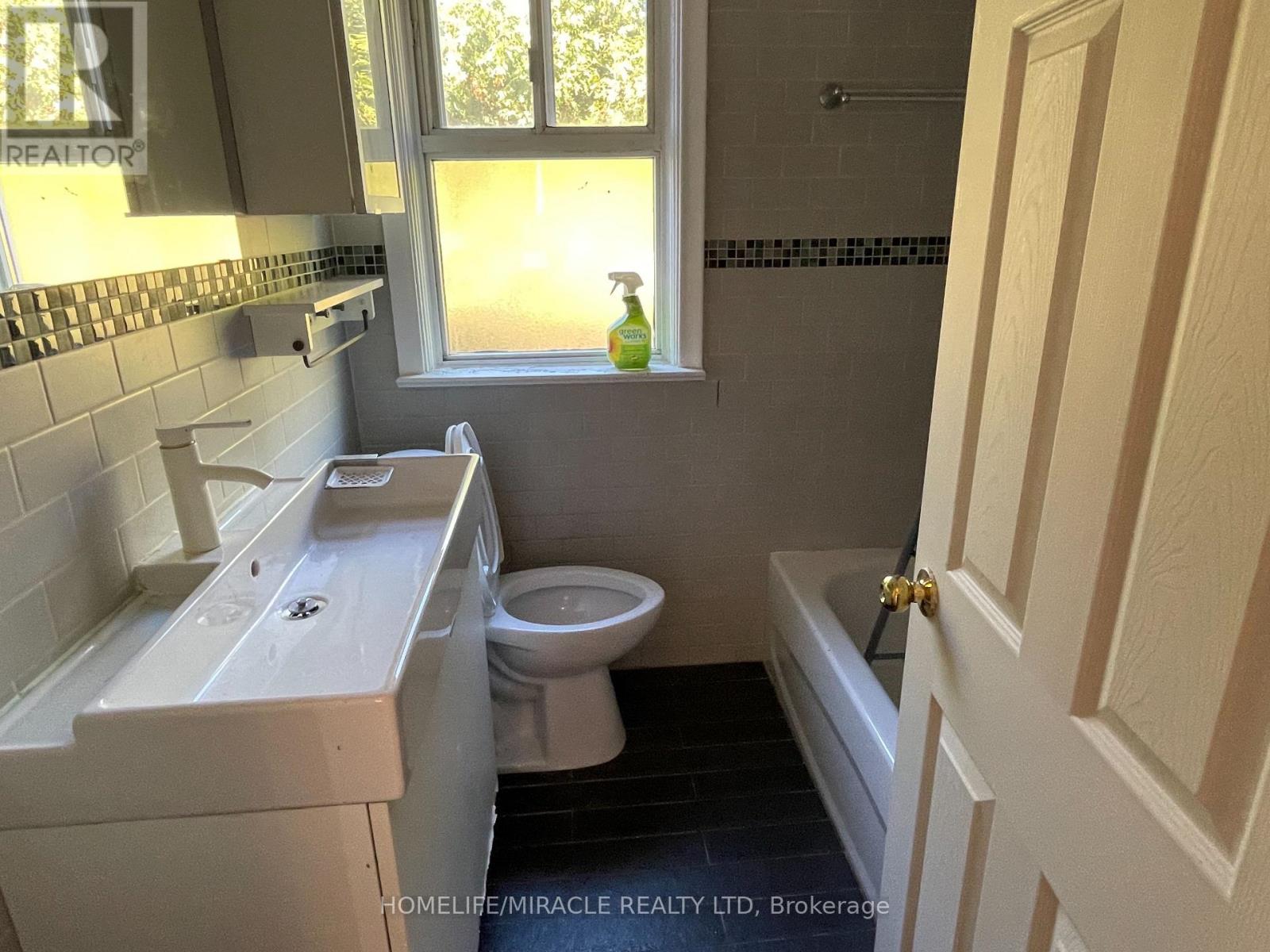 Main Floor - 45 Martorino Drive, Toronto, Ontario  M1K 2J3 - Photo 14 - E13024182