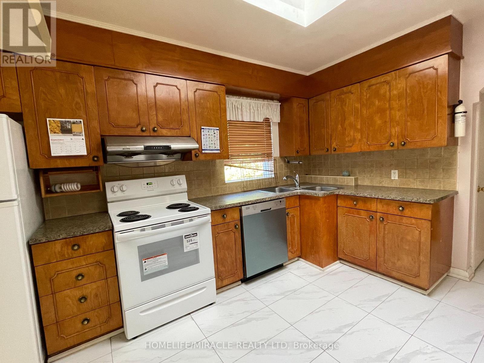 Main Floor - 45 Martorino Drive, Toronto, Ontario  M1K 2J3 - Photo 7 - E13024182