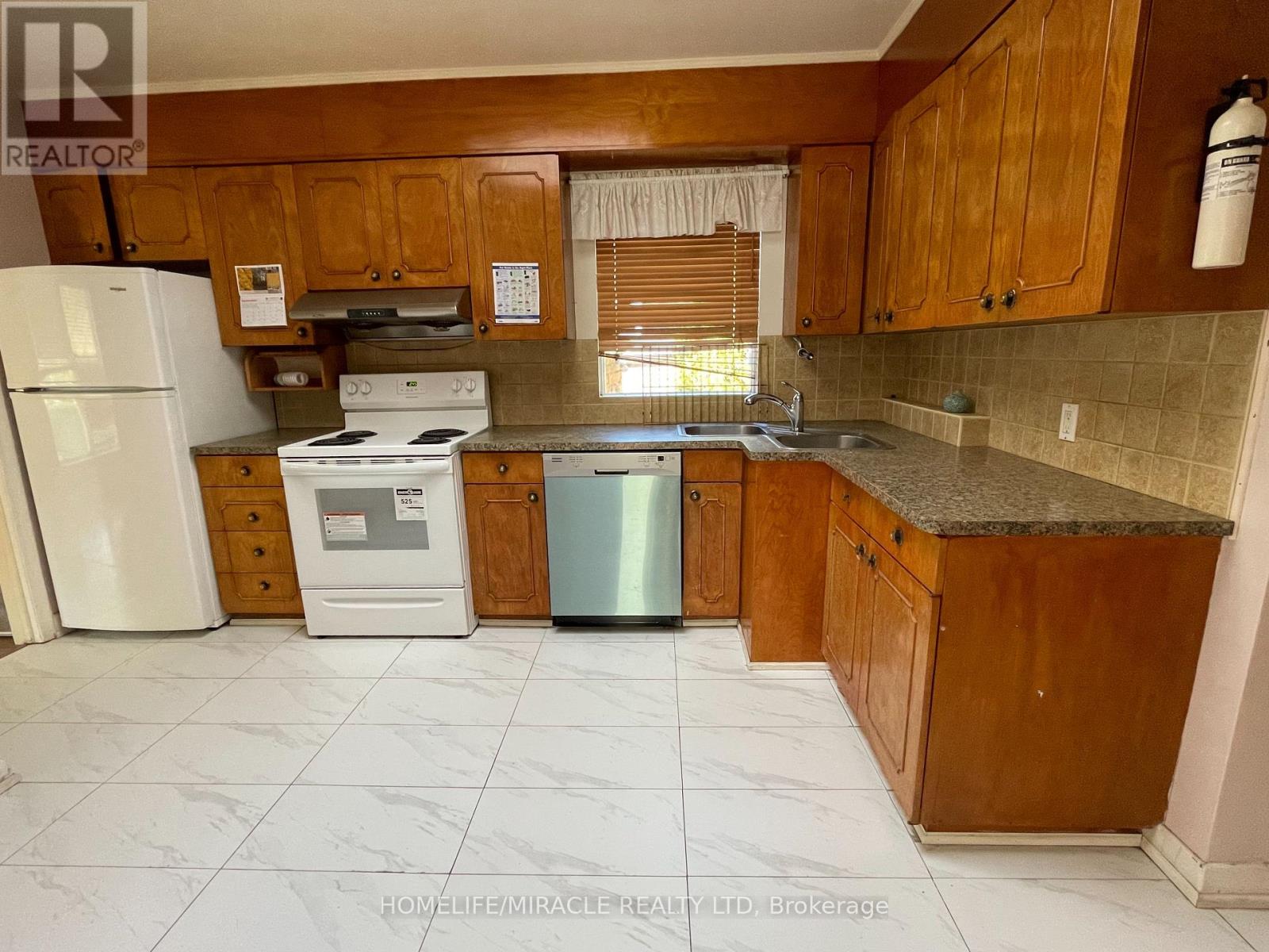 Main Floor - 45 Martorino Drive, Toronto, Ontario  M1K 2J3 - Photo 8 - E13024182