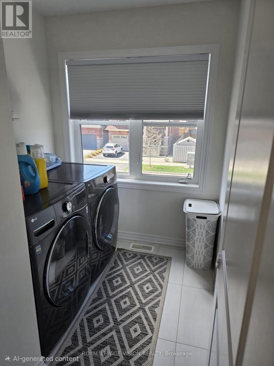 33 Bremner Street, Whitby, Ontario  L1R 1W5 - Photo 13 - E13000854