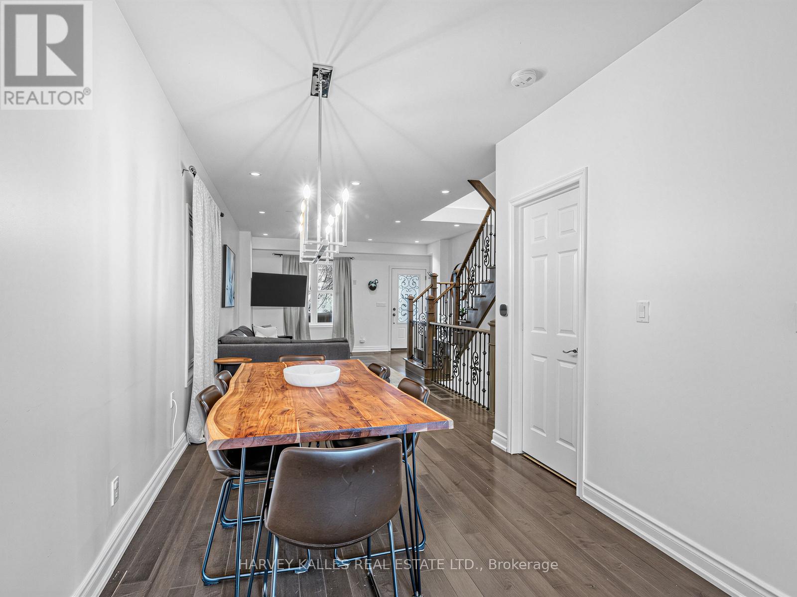 358 Mortimer Avenue, Toronto, Ontario  M4J 2E2 - Photo 12 - E13024200