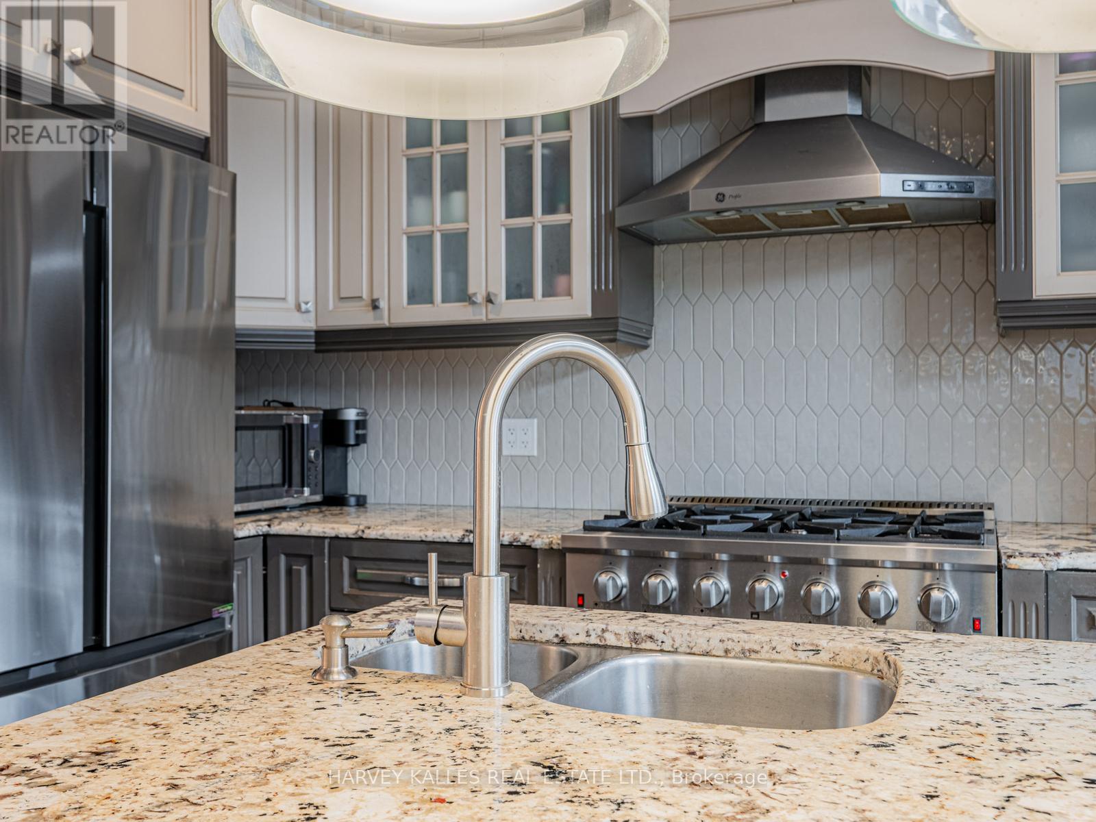 358 Mortimer Avenue, Toronto, Ontario  M4J 2E2 - Photo 15 - E13024200