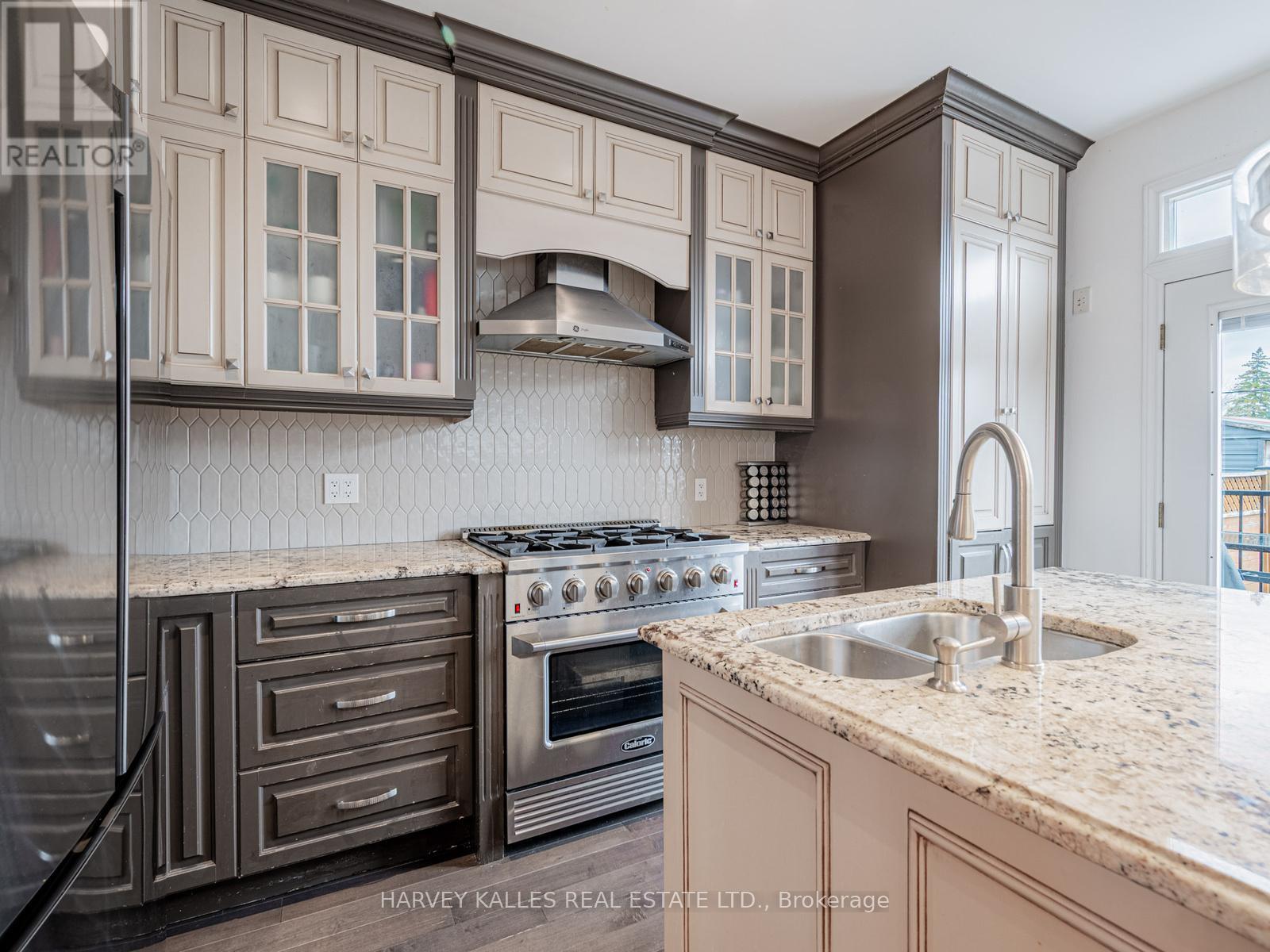 358 Mortimer Avenue, Toronto, Ontario  M4J 2E2 - Photo 17 - E13024200