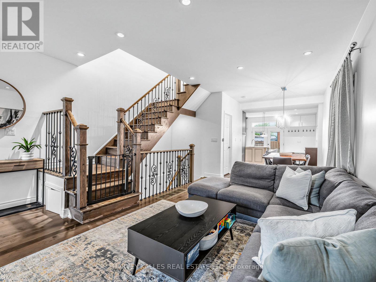 358 Mortimer Avenue, Toronto, Ontario  M4J 2E2 - Photo 6 - E13024200