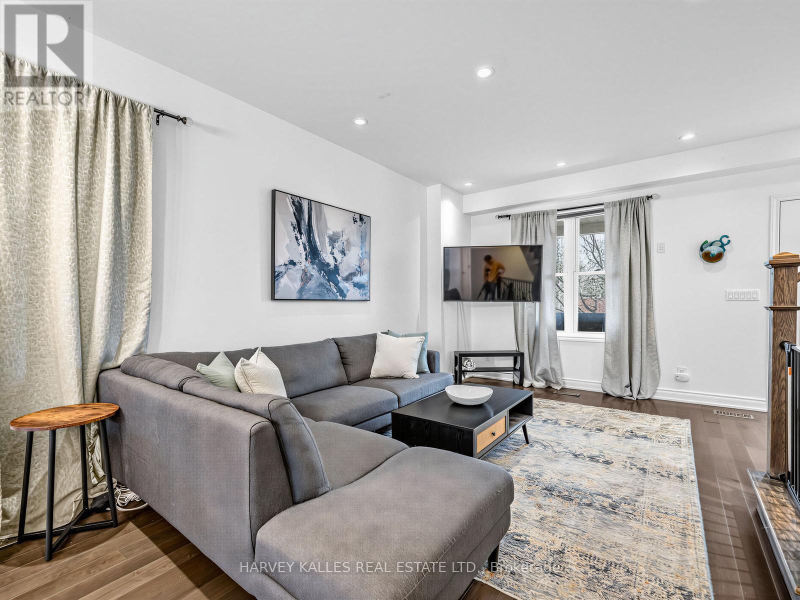 358 Mortimer Avenue, Toronto, Ontario  M4J 2E2 - Photo 7 - E13024200