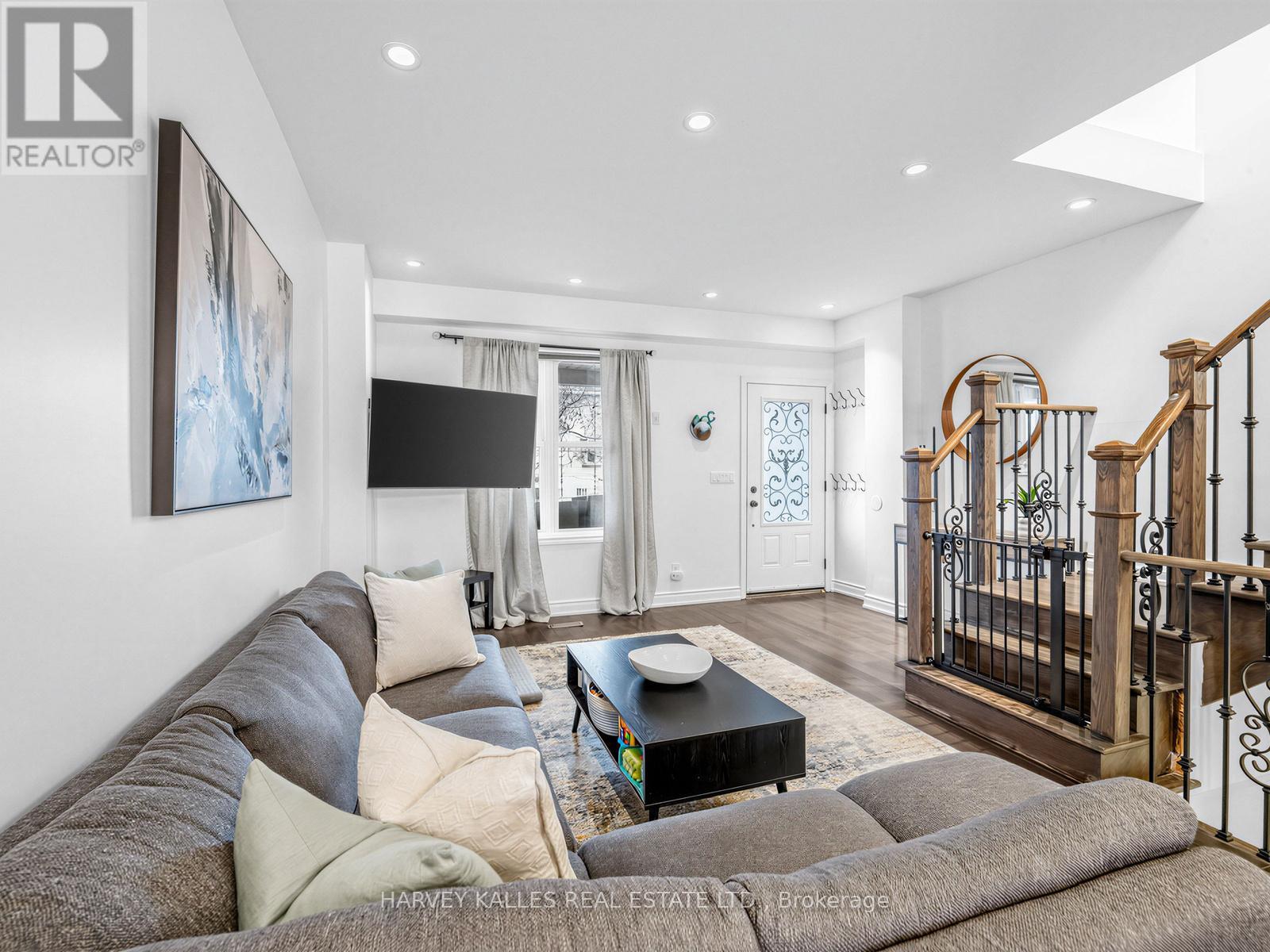 358 Mortimer Avenue, Toronto, Ontario  M4J 2E2 - Photo 8 - E13024200