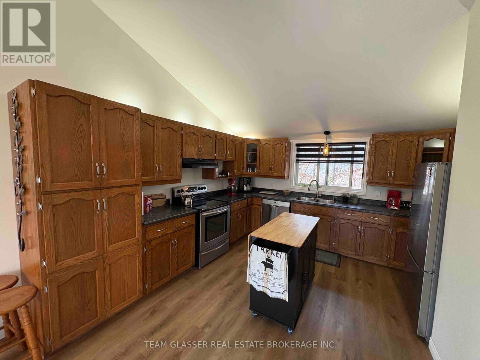 Photo 11 of 25 for 214 North Street