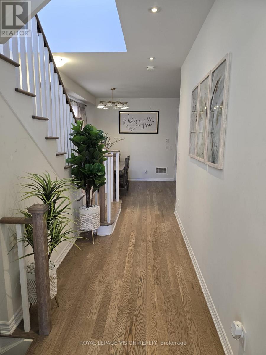 33 Bremner Street, Whitby, Ontario  L1R 1W5 - Photo 5 - E13000854