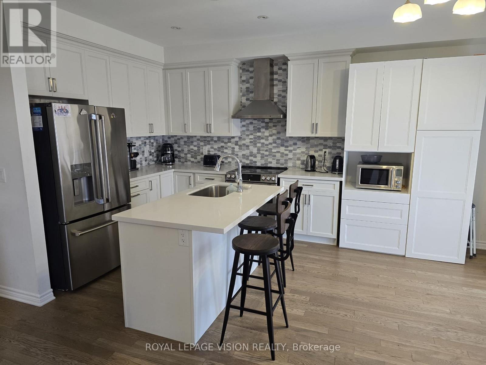 33 Bremner Street, Whitby, Ontario  L1R 1W5 - Photo 10 - E13000854