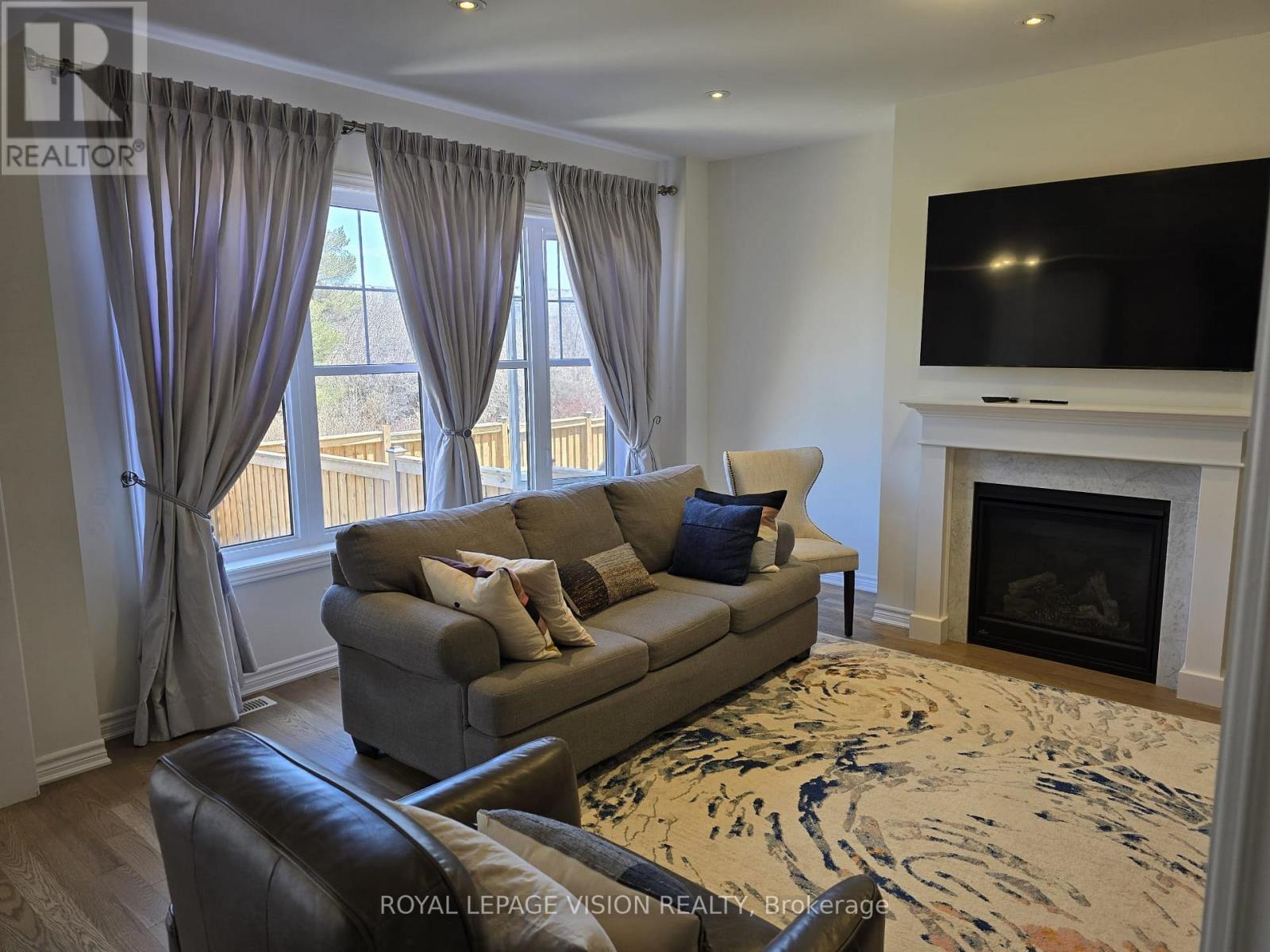 33 Bremner Street, Whitby, Ontario  L1R 1W5 - Photo 7 - E13000854