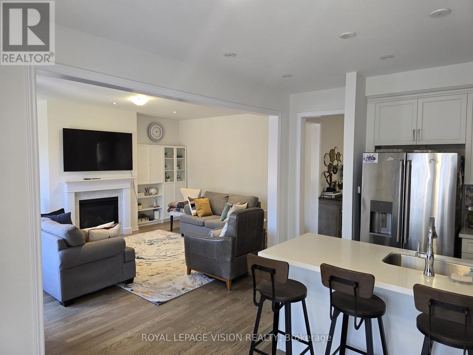 33 Bremner Street, Whitby, Ontario  L1R 1W5 - Photo 11 - E13000854