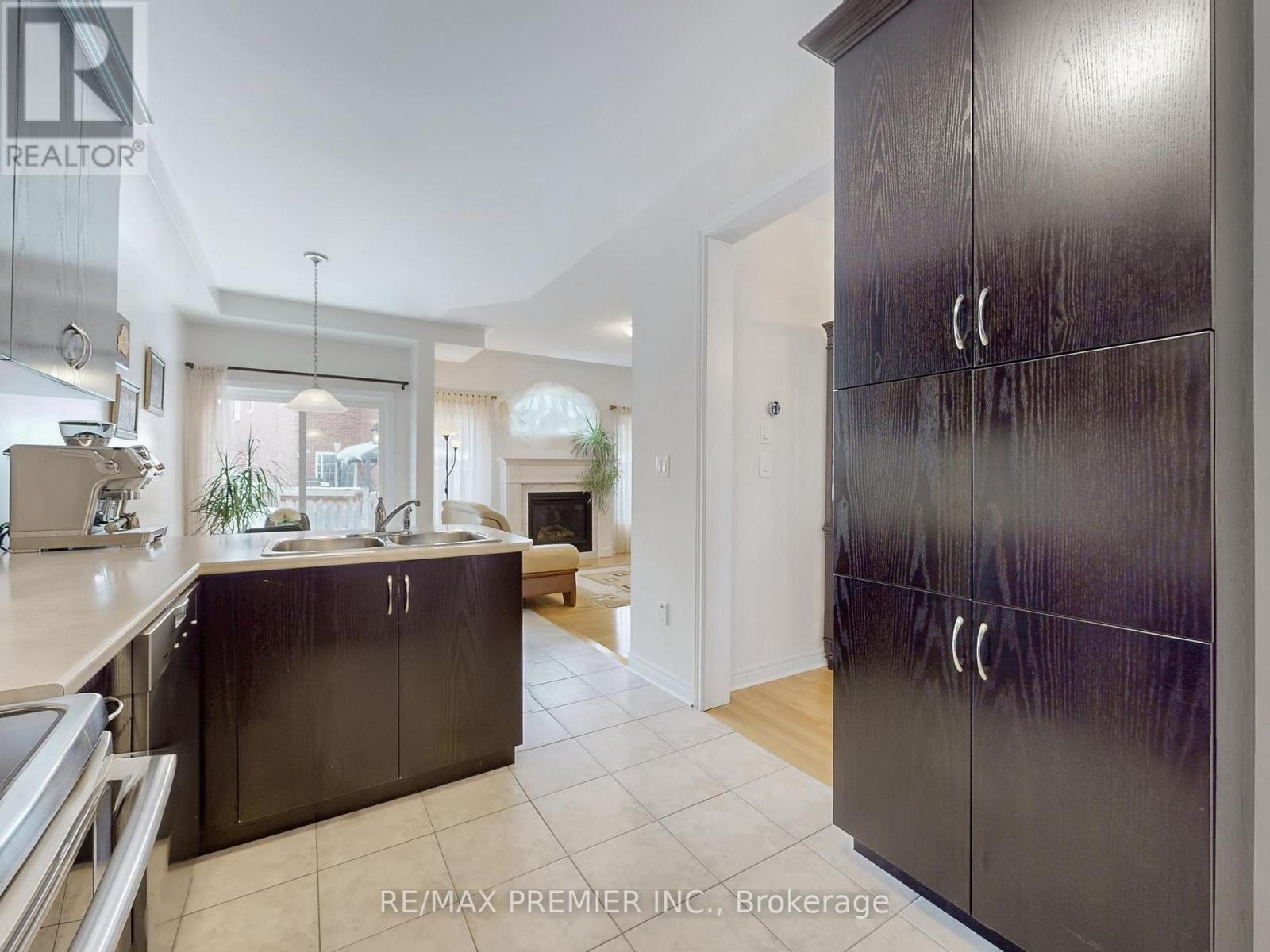 32 Blue Grouse Road, Vaughan, Ontario  L6A 4B9 - Photo 9 - N13019120