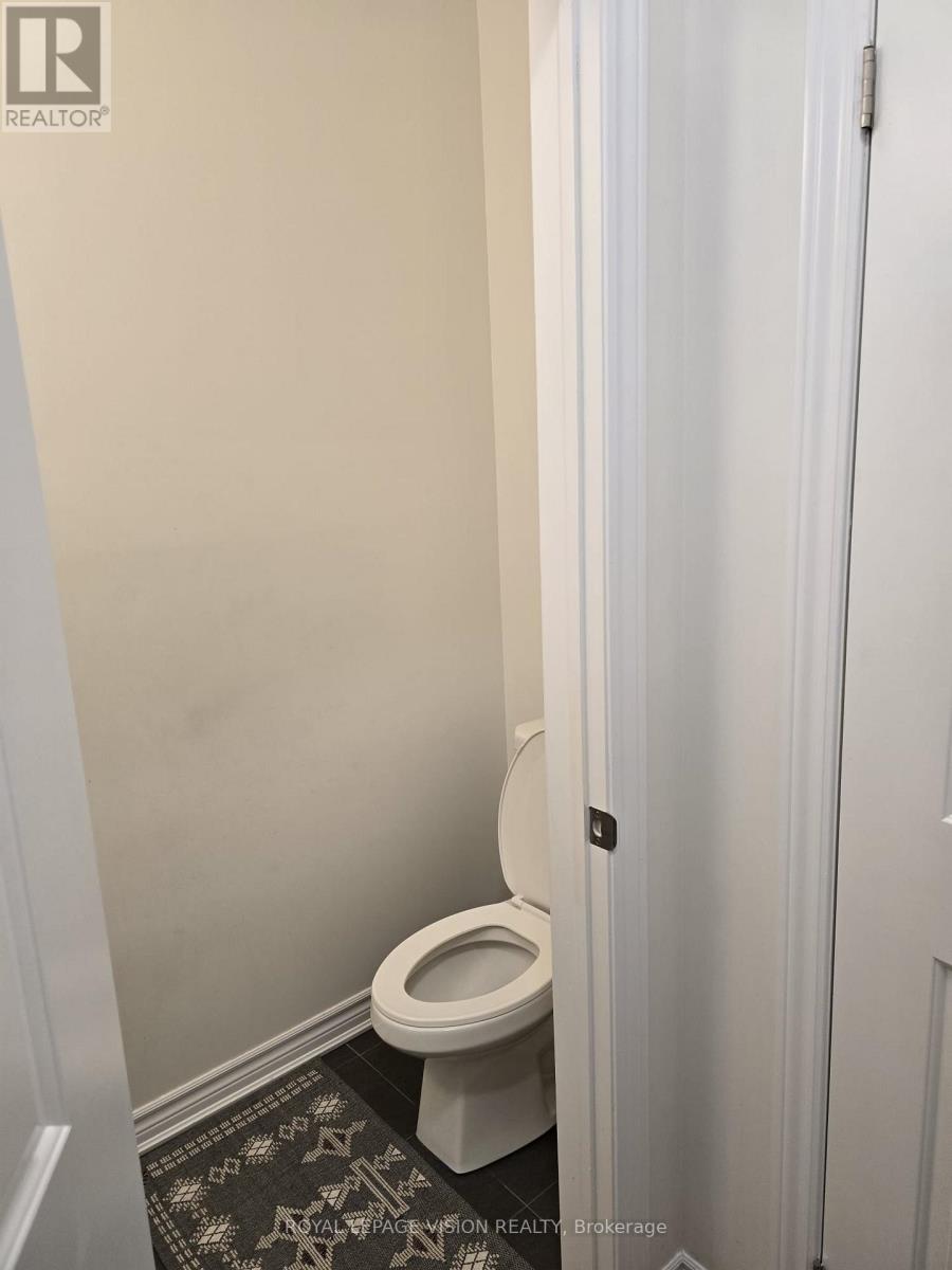 33 Bremner Street, Whitby, Ontario  L1R 1W5 - Photo 8 - E13000854