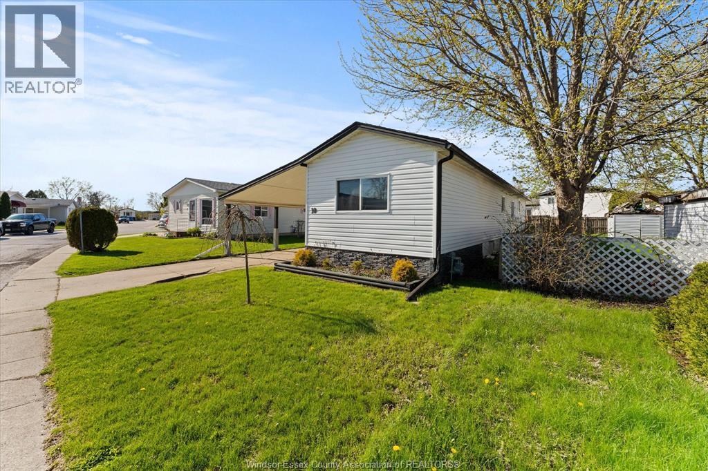 10 Hawthorne, Mcgregor, Ontario  N0R 1J0 - Photo 3 - 26008723