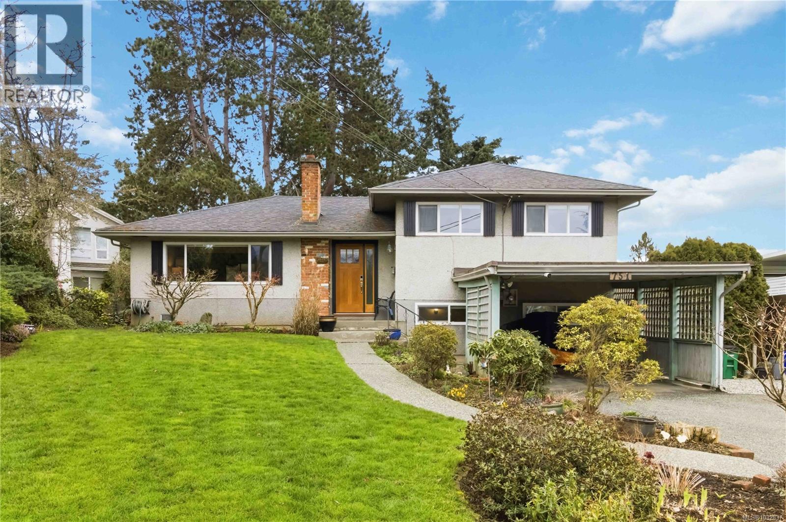 751 Cameo St, Saanich, British Columbia