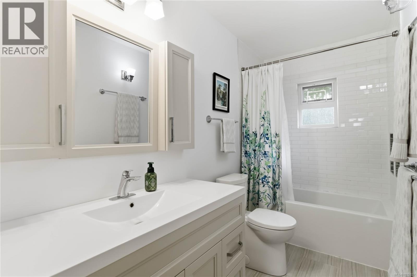 751 Cameo St, Saanich, British Columbia  V8X 3R9 - Photo 15 - 1032837