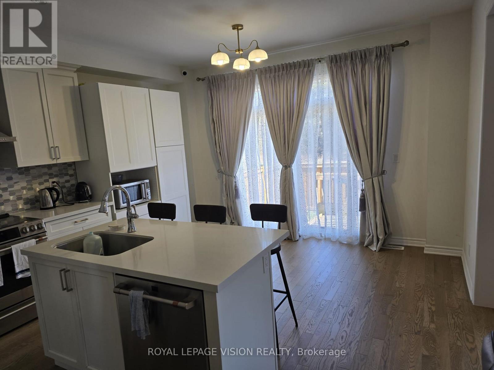 33 Bremner Street, Whitby, Ontario  L1R 1W5 - Photo 9 - E13000854