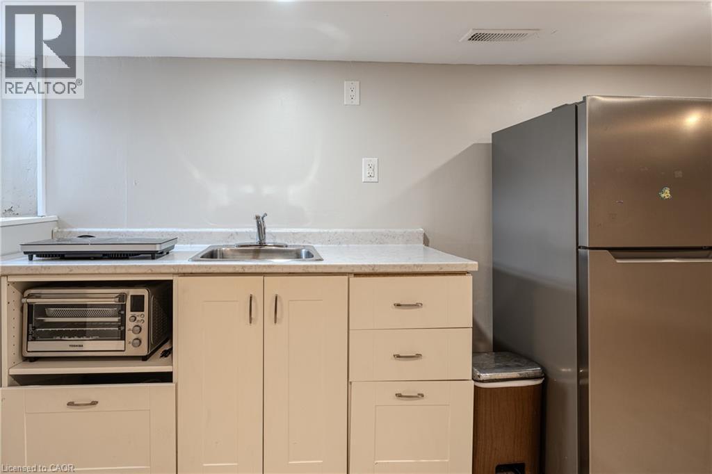 11 Aikman Avenue Unit# B, Hamilton, Ontario  L8M 1P6 - Photo 12 - 40821575