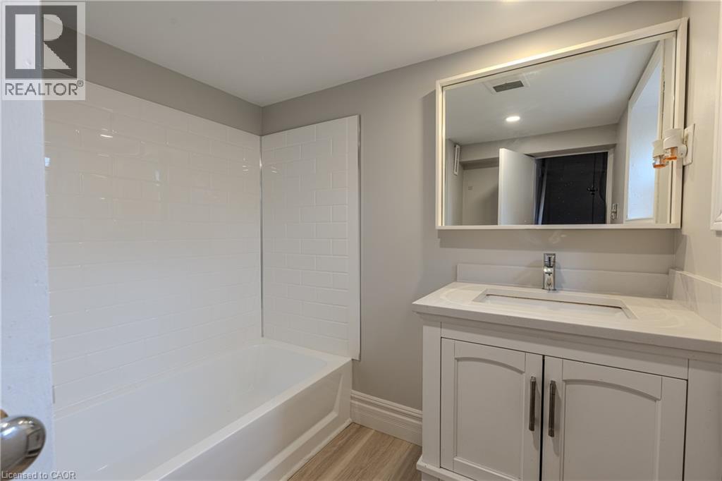 11 Aikman Avenue Unit# B, Hamilton, Ontario  L8M 1P6 - Photo 23 - 40821575