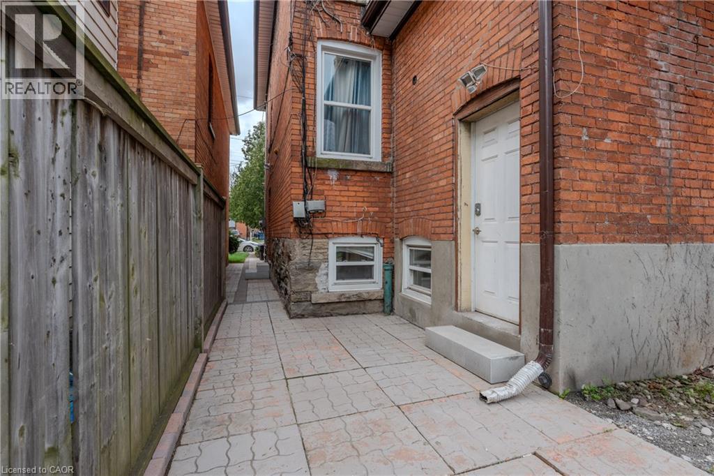 11 Aikman Avenue Unit# B, Hamilton, Ontario  L8M 1P6 - Photo 3 - 40821575