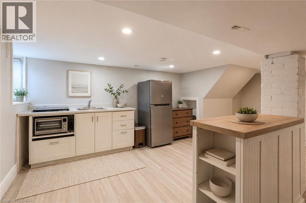 11 Aikman Avenue Unit# B, Hamilton, Ontario  L8M 1P6 - Photo 7 - 40821575