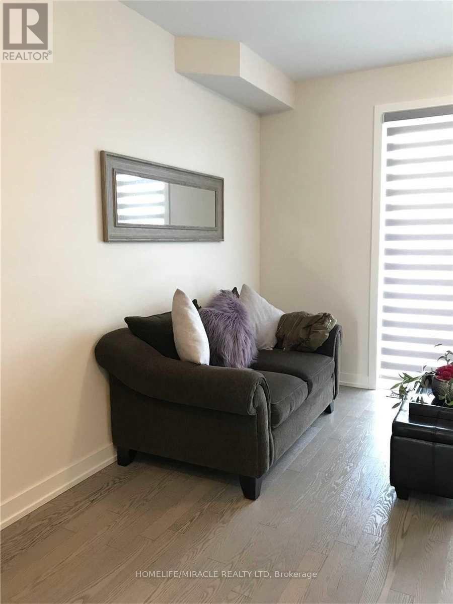 19 Glenngarry Crescent, Vaughan, Ontario  L6A 4Z4 - Photo 2 - N13024158