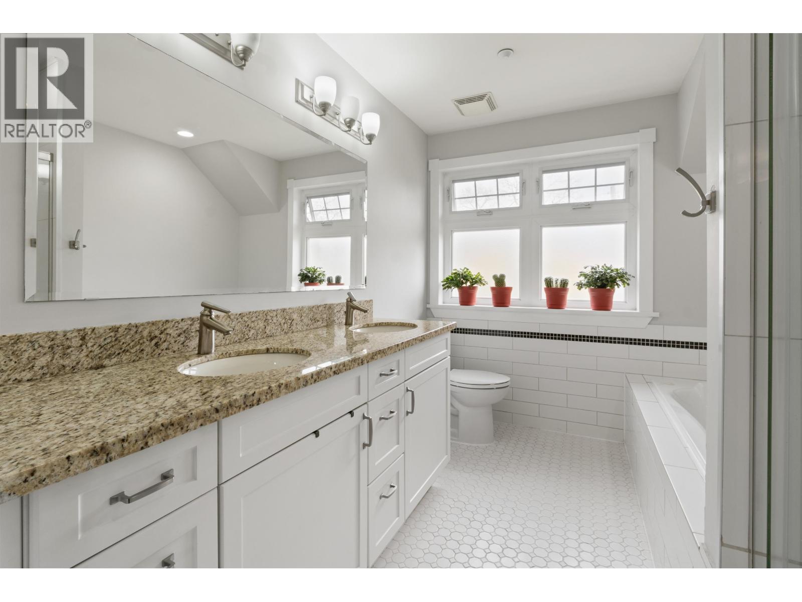 4103 Inverness Street, Vancouver, British Columbia  V5V 5C5 - Photo 14 - R3113223