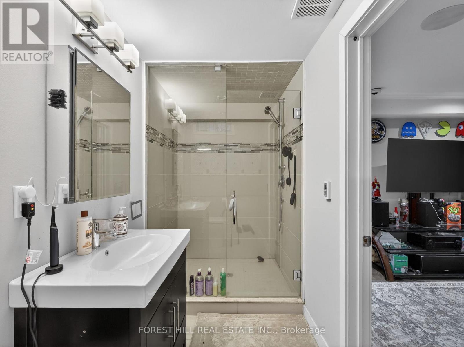 60 Gatcombe Circle, Richmond Hill, Ontario  L4C 9P5 - Photo 34 - N13024286