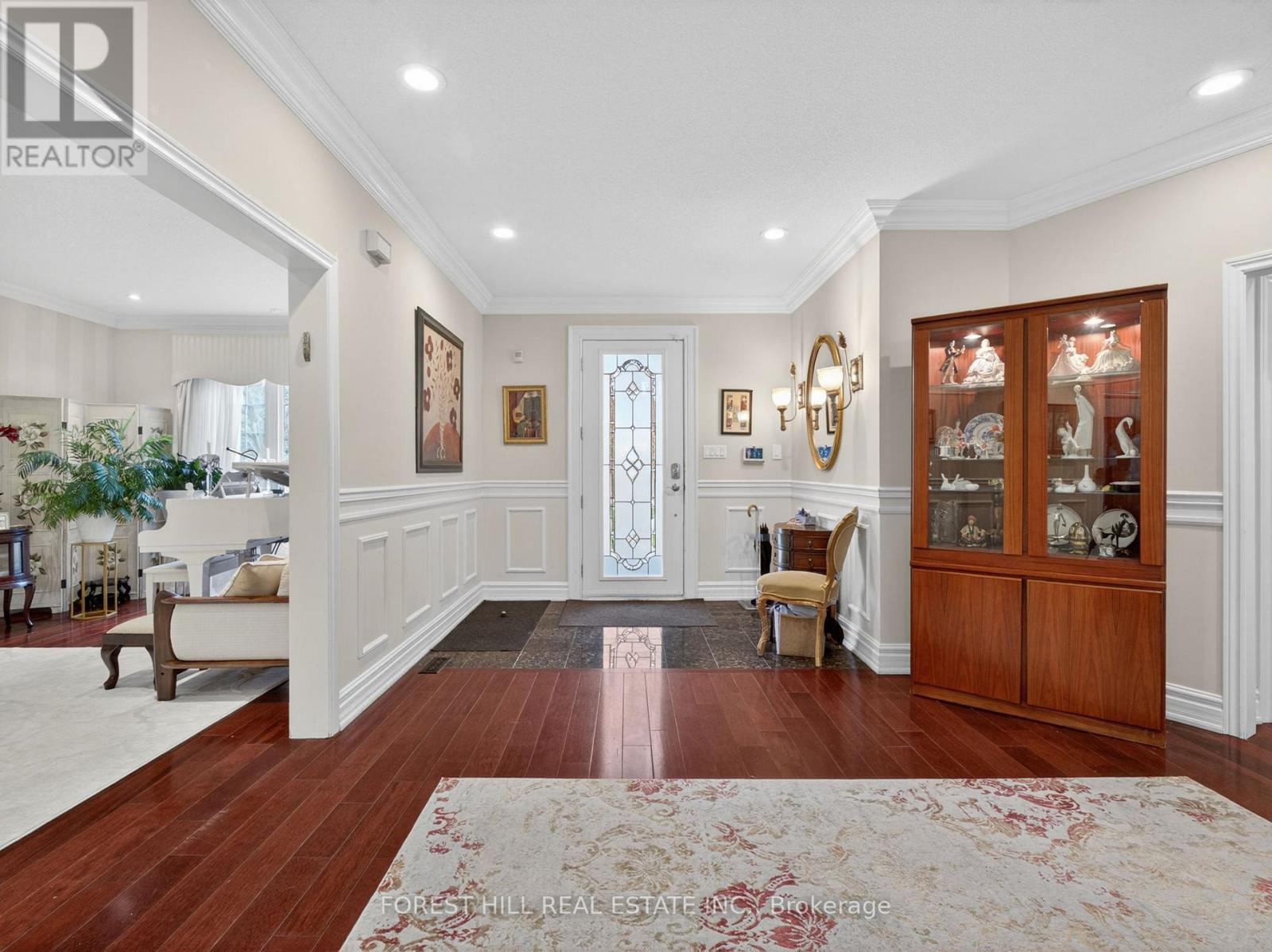 60 Gatcombe Circle, Richmond Hill, Ontario  L4C 9P5 - Photo 4 - N13024286